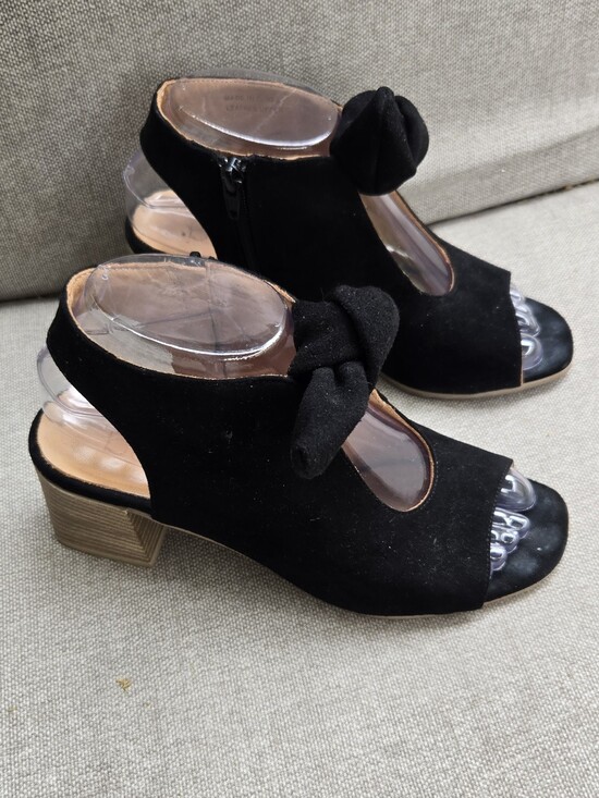 Bueno Shoes - Bueno Ellie Black Suede Open-Toe Block Heel Sandals Bow Accent